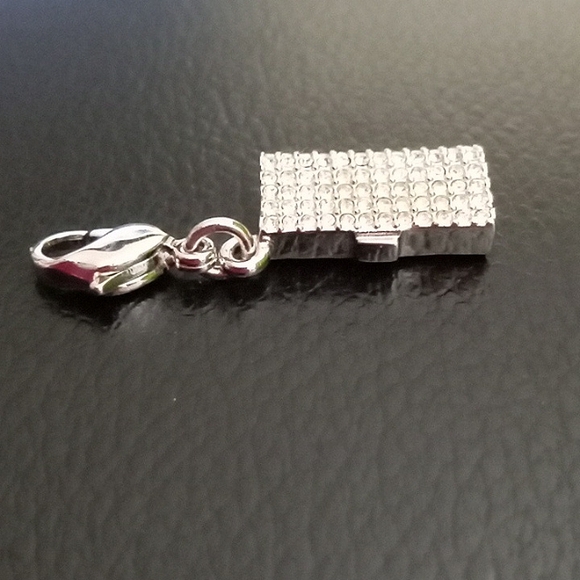 SWAROVSKI CLUTCH CHARM - Picture 4 of 7